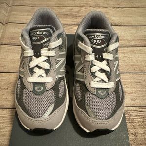 New Balance Toddler 990v6